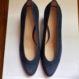 STUART WEITZMAN
Ontrend suede pumps in Size 9 in Color Navy
